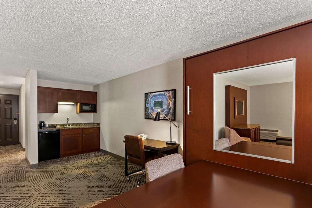 The Clover Hotel, Ascend Hotel Collection South Bend Room photo